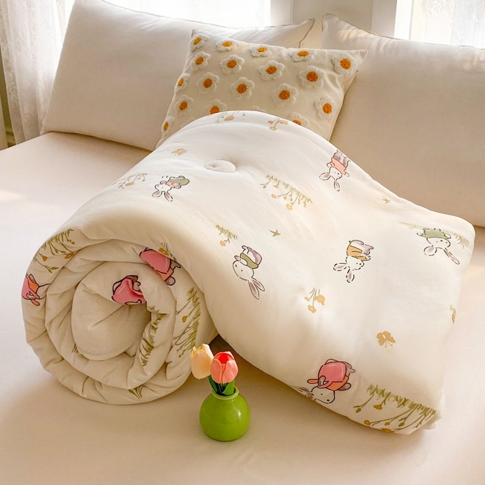 91家纺网 家纺一手货源 找家纺  （不断货 提供买家秀）2025年新款A类母婴级宝宝被子豆豆绒牛奶针织棉被子儿童豆豆被大豆被春秋被 花丛小兔