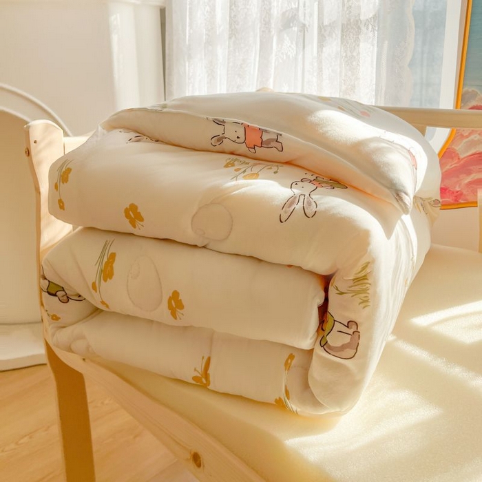 91家纺网 家纺一手货源 找家纺  （不断货 提供买家秀）2025年新款A类母婴级宝宝被子豆豆绒牛奶针织棉被子儿童豆豆被大豆被春秋被 花丛小兔