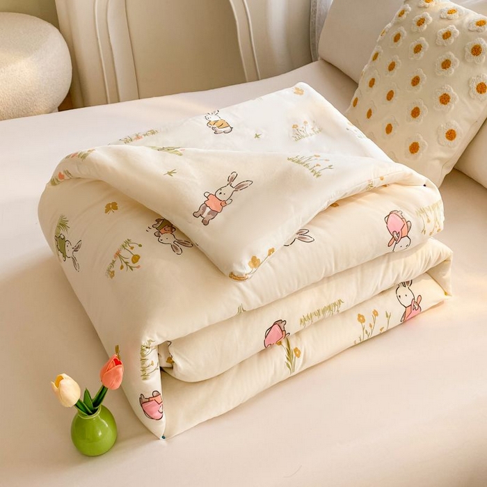 91家纺网 家纺一手货源 找家纺  （不断货 提供买家秀）2025年新款A类母婴级宝宝被子豆豆绒牛奶针织棉被子儿童豆豆被大豆被春秋被 花丛小兔