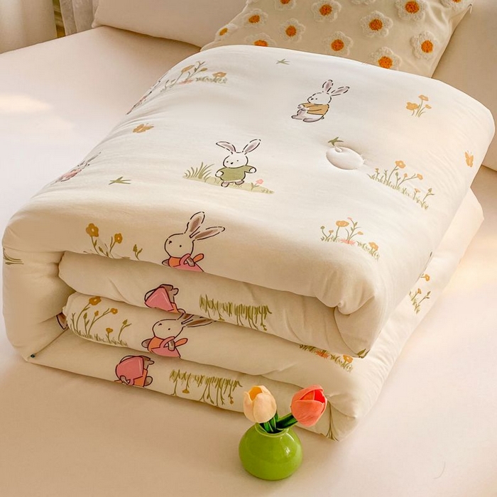 91家纺网 家纺一手货源 找家纺  （不断货 提供买家秀）2025年新款A类母婴级宝宝被子豆豆绒牛奶针织棉被子儿童豆豆被大豆被春秋被 花丛小兔