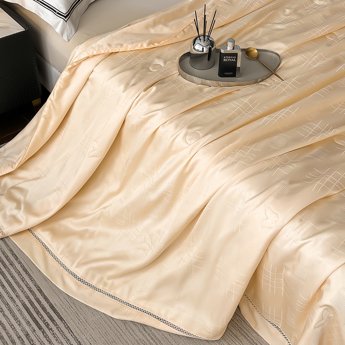 91家纺网 家纺一手货源 找家纺 蜜柚 2025新款卡伦50s莱赛尔天丝提花工艺夏被夏凉被空调被 卡伦金