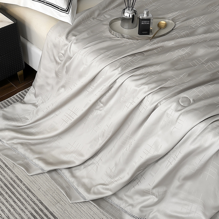 91家纺网 家纺一手货源 找家纺 蜜柚 2025新款卡伦50s莱赛尔天丝提花工艺夏被夏凉被空调被 卡伦灰