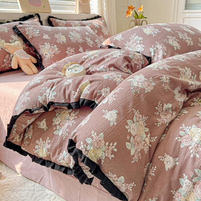 91家纺网 家纺一手货源 找家纺 暖芯优选 2025新款直播热款赫本风花边款针织法式印花吊边床单三件套床笠四件套 瑶枝