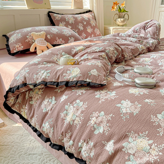 91家纺网 家纺一手货源 找家纺 暖芯优选 2025新款直播热款赫本风花边款针织法式印花吊边床单三件套床笠四件套 瑶枝