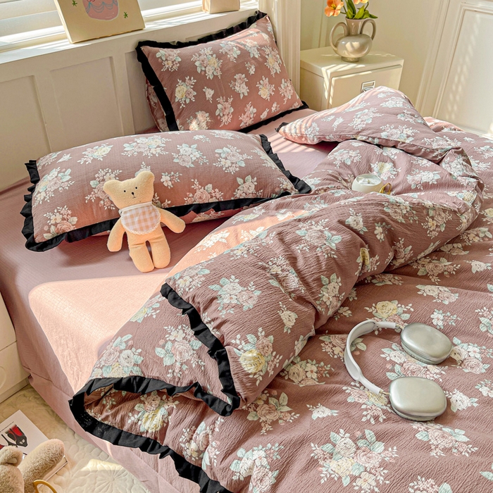 91家纺网 家纺一手货源 找家纺 暖芯优选 2025新款直播热款赫本风花边款针织法式印花吊边床单三件套床笠四件套 瑶枝