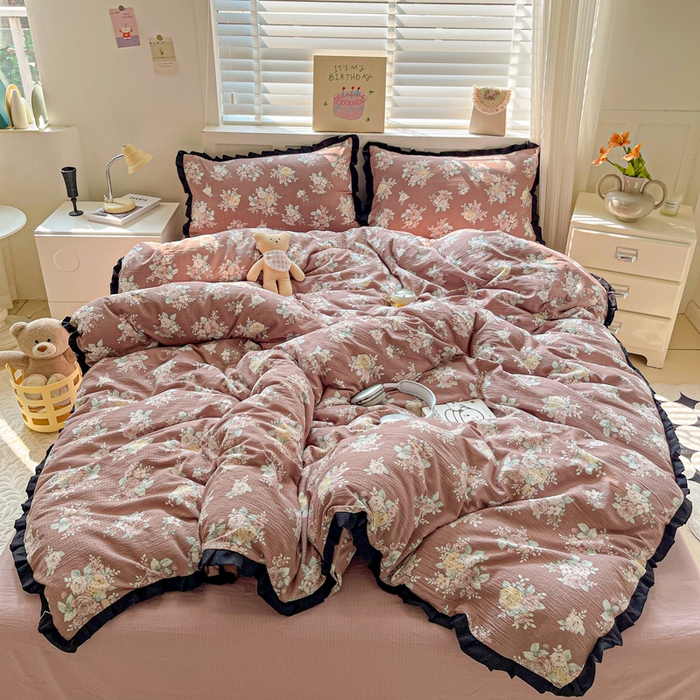 91家纺网 家纺一手货源 找家纺 暖芯优选 2025新款直播热款赫本风花边款针织法式印花吊边床单三件套床笠四件套 瑶枝