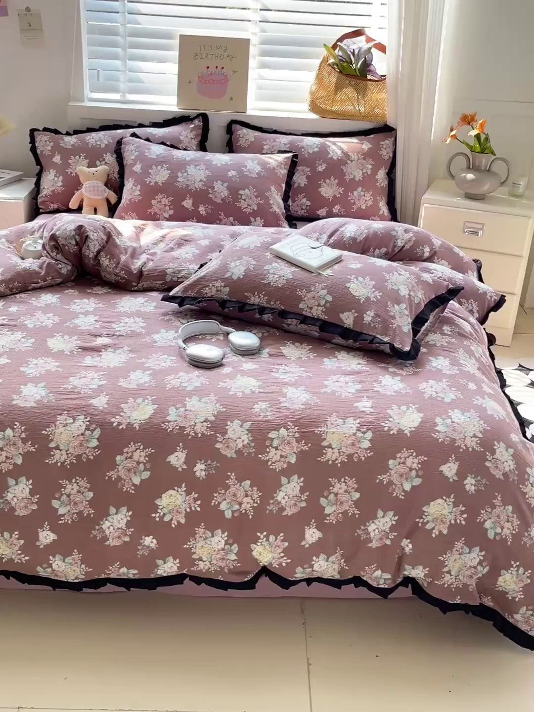 91家纺网 家纺一手货源 找家纺 暖芯优选 2025新款直播热款赫本风花边款针织法式印花吊边床单三件套床笠四件套 瑶枝