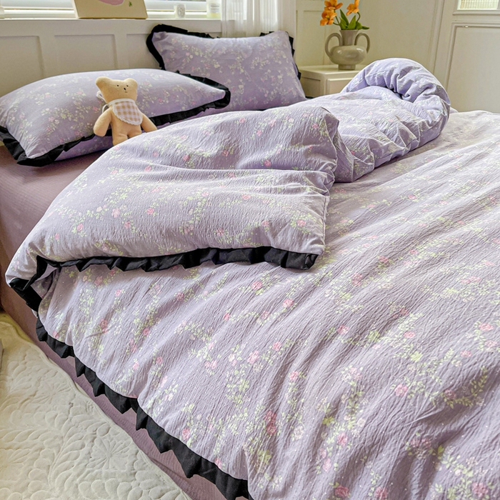 91家纺网 家纺一手货源 找家纺 暖芯优选 2025新款直播热款赫本风花边款针织法式印花吊边床单三件套床笠四件套 艾薇紫