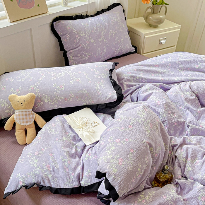 91家纺网 家纺一手货源 找家纺 暖芯优选 2025新款直播热款赫本风花边款针织法式印花吊边床单三件套床笠四件套 艾薇紫