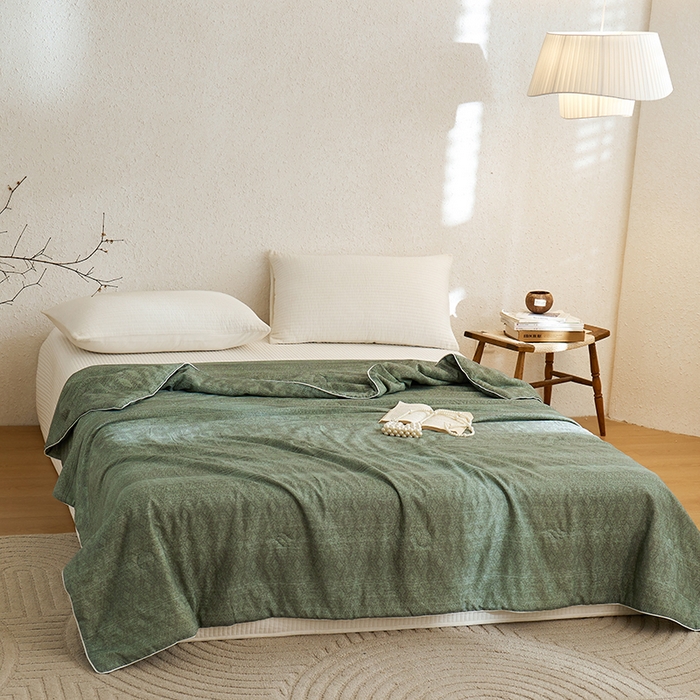 91家纺网 家纺一手货源 找家纺 蜜柚 2025新款赛瑞娜复古系列 A类全棉纯棉60支有氧双层纱复古夏被夏凉被空调被 千寻绿