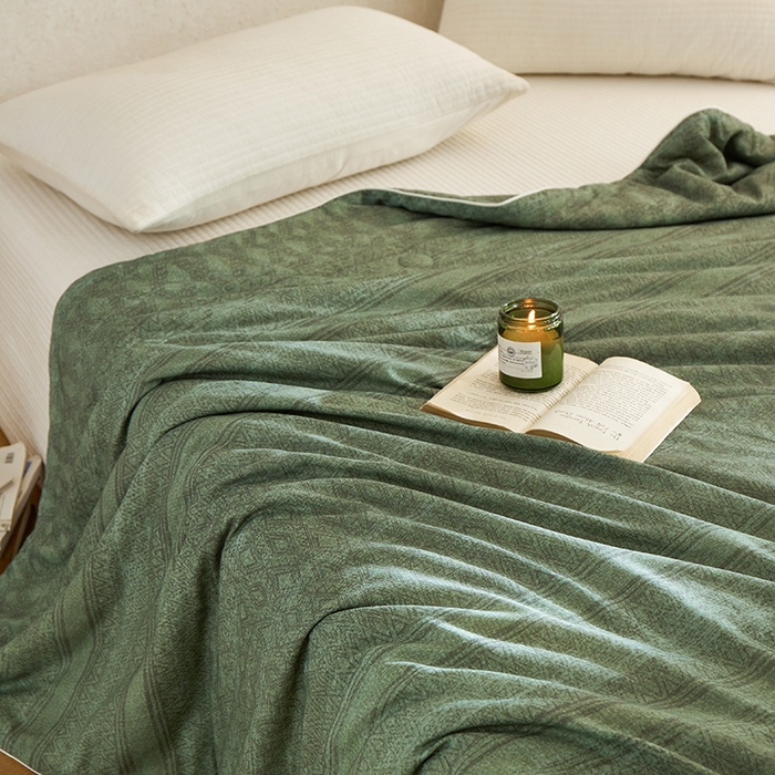 91家纺网 家纺一手货源 找家纺 蜜柚 2025新款赛瑞娜复古系列 A类全棉纯棉60支有氧双层纱复古夏被夏凉被空调被 千寻绿