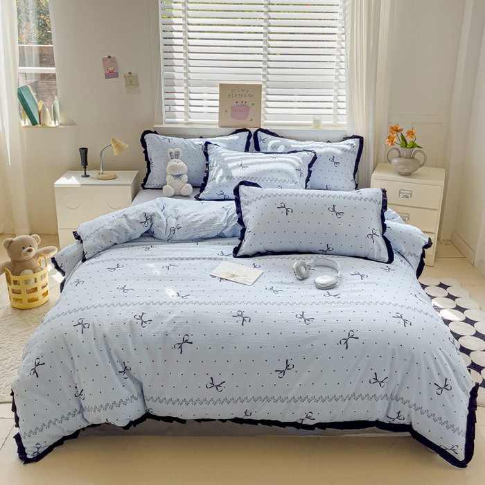 91家纺网 家纺一手货源 找家纺 暖芯优选 2025新款直播热款赫本风花边款针织法式印花吊边床单三件套床笠四件套 爱心蝴蝶结-蓝