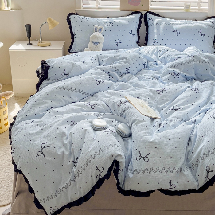 91家纺网 家纺一手货源 找家纺 暖芯优选 2025新款直播热款赫本风花边款针织法式印花吊边床单三件套床笠四件套 爱心蝴蝶结-蓝
