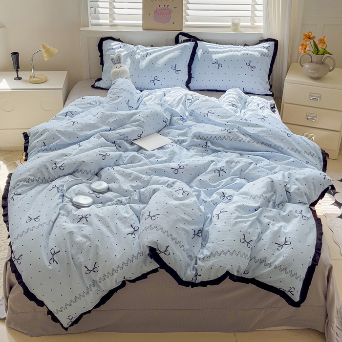 91家纺网 家纺一手货源 找家纺 暖芯优选 2025新款直播热款赫本风花边款针织法式印花吊边床单三件套床笠四件套 爱心蝴蝶结-蓝