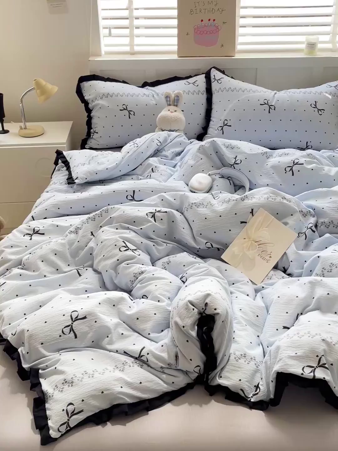 91家纺网 家纺一手货源 找家纺 暖芯优选 2025新款直播热款赫本风花边款针织法式印花吊边床单三件套床笠四件套 爱心蝴蝶结-蓝