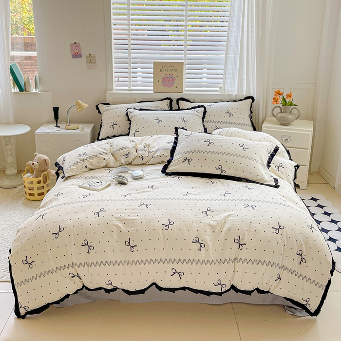 91家纺网 家纺一手货源 找家纺 暖芯优选 2025新款直播热款赫本风花边款针织法式印花吊边床单三件套床笠四件套 爱心蝴蝶结-米