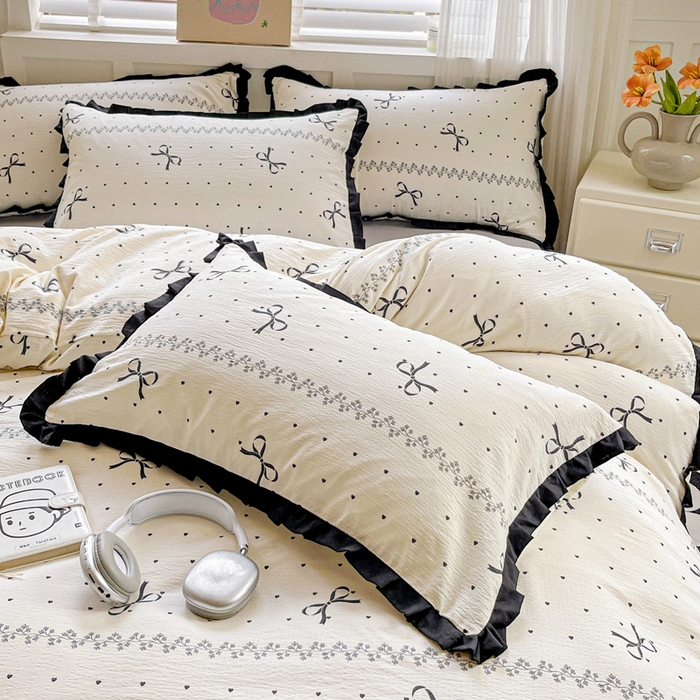 91家纺网 家纺一手货源 找家纺 暖芯优选 2025新款直播热款赫本风花边款针织法式印花吊边床单三件套床笠四件套 爱心蝴蝶结-米