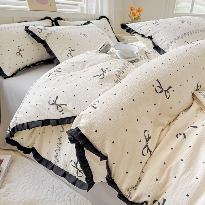 91家纺网 家纺一手货源 找家纺 暖芯优选 2025新款直播热款赫本风花边款针织法式印花吊边床单三件套床笠四件套 爱心蝴蝶结-米