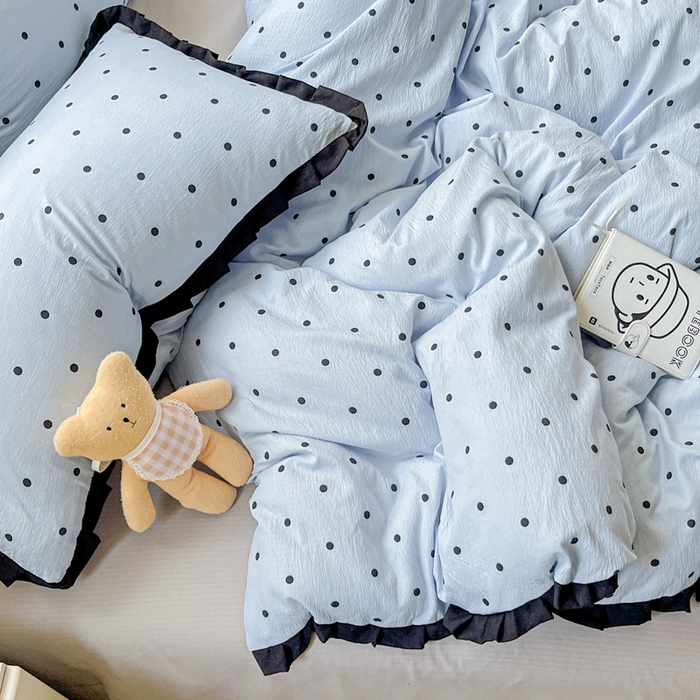 91家纺网 家纺一手货源 找家纺 暖芯优选 2025新款直播热款赫本风花边款针织法式印花吊边床单三件套床笠四件套 波点-蓝