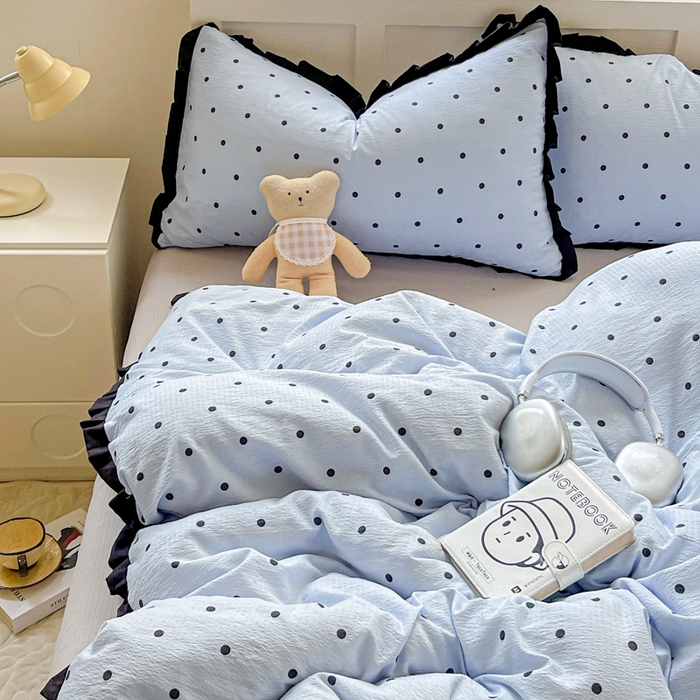 91家纺网 家纺一手货源 找家纺 暖芯优选 2025新款直播热款赫本风花边款针织法式印花吊边床单三件套床笠四件套 波点-蓝