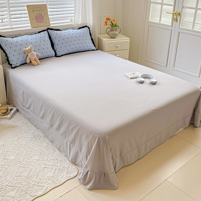 91家纺网 家纺一手货源 找家纺 暖芯优选 2025新款直播热款赫本风花边款针织法式印花吊边床单三件套床笠四件套 波点-蓝