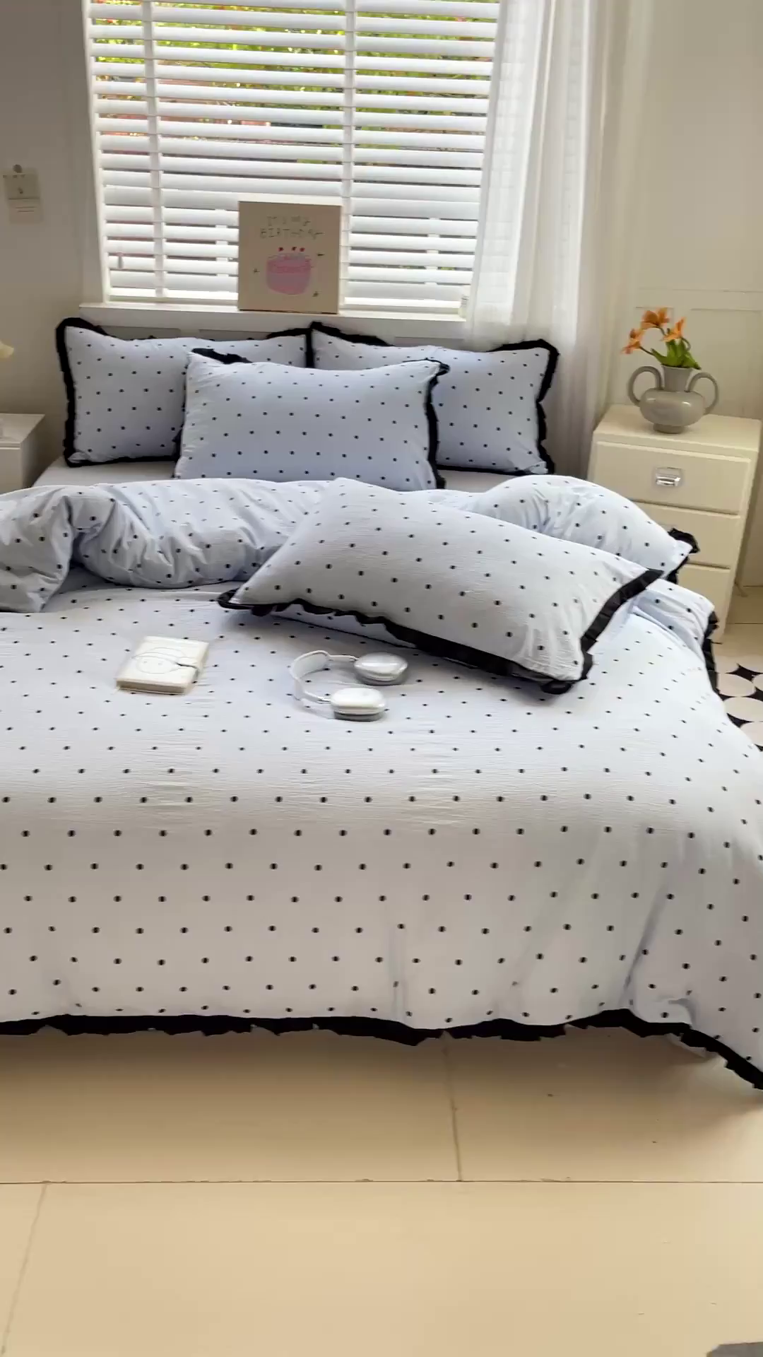 91家纺网 家纺一手货源 找家纺 暖芯优选 2025新款直播热款赫本风花边款针织法式印花吊边床单三件套床笠四件套 波点-蓝