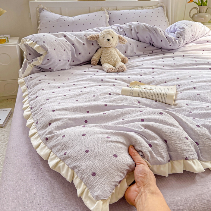 91家纺网 家纺一手货源 找家纺 暖芯优选 2025新款直播热款赫本风花边款针织法式印花吊边床单三件套床笠四件套 波点-紫