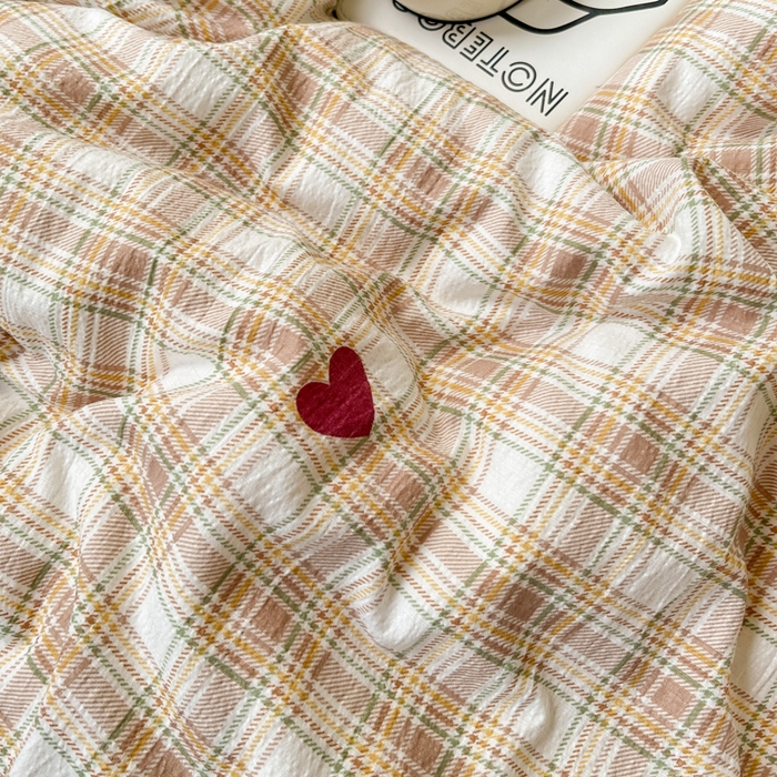 91家纺网 家纺一手货源 找家纺 暖芯优选 2025新款直播热款赫本风花边款针织法式印花吊边床单三件套床笠四件套 格子爱心