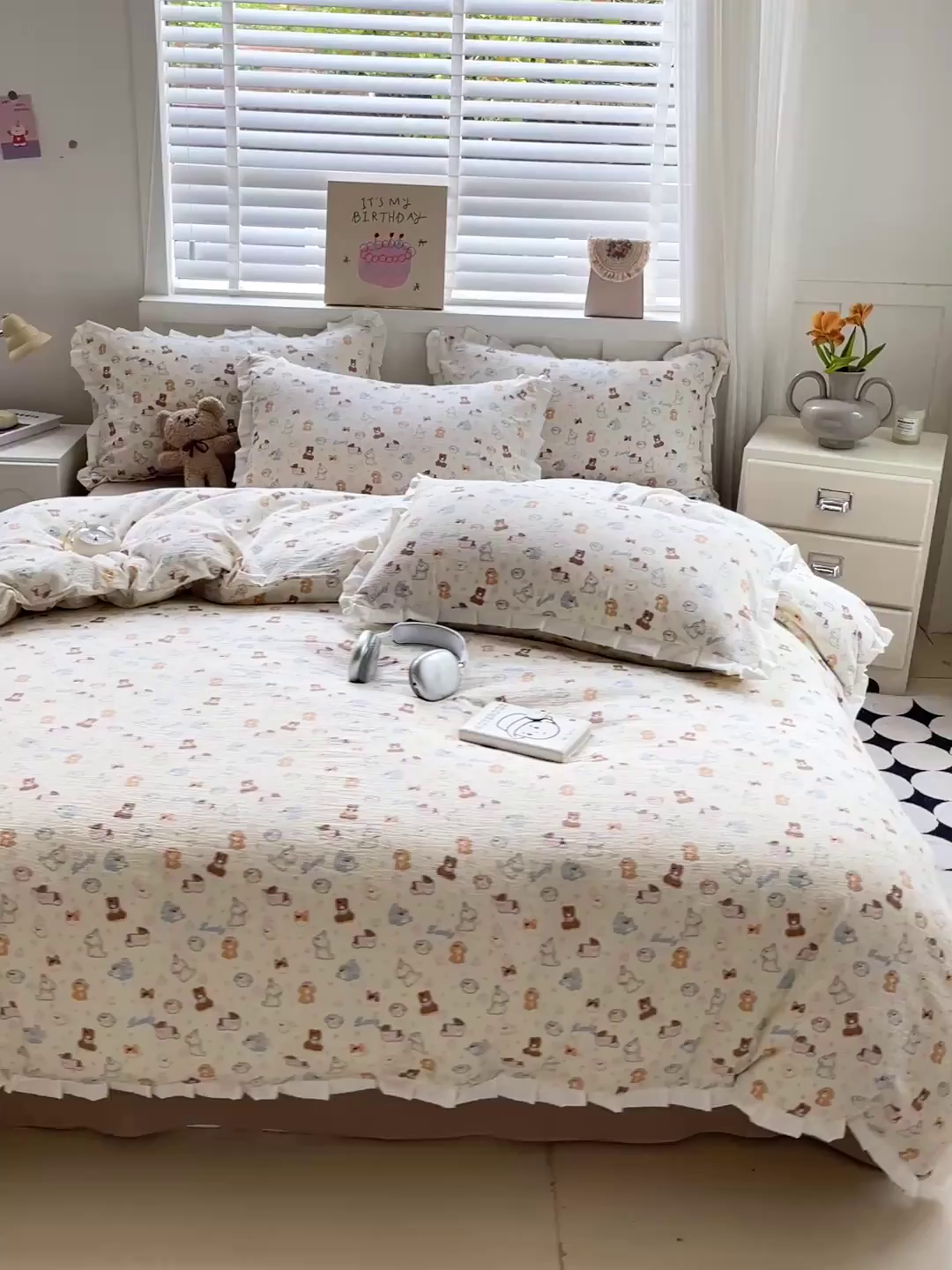 91家纺网 家纺一手货源 找家纺 暖芯优选 2025新款直播热款赫本风花边款针织法式印花吊边床单三件套床笠四件套 开心乐园