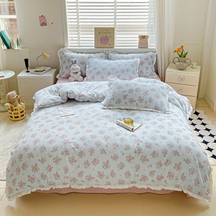 91家纺网 家纺一手货源 找家纺 暖芯优选 2025新款直播热款赫本风花边款针织法式印花吊边床单三件套床笠四件套 南笙梨梦