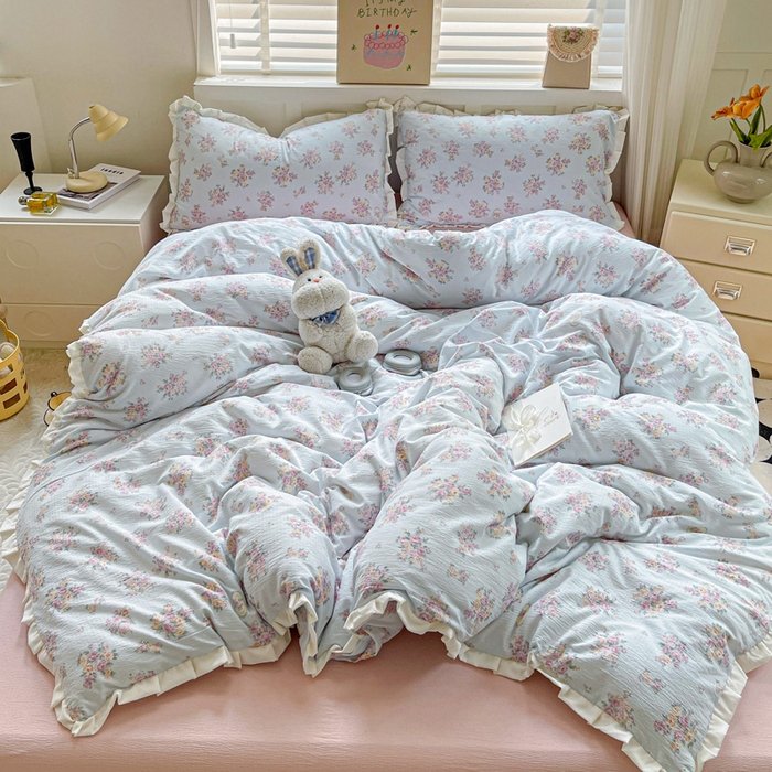 91家纺网 家纺一手货源 找家纺 暖芯优选 2025新款直播热款赫本风花边款针织法式印花吊边床单三件套床笠四件套 南笙梨梦