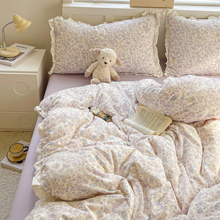 91家纺网 家纺一手货源 找家纺 暖芯优选 2025新款直播热款赫本风花边款针织法式印花吊边床单三件套床笠四件套 拾春