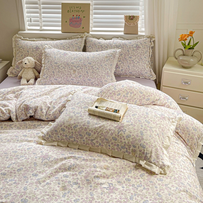 91家纺网 家纺一手货源 找家纺 暖芯优选 2025新款直播热款赫本风花边款针织法式印花吊边床单三件套床笠四件套 拾春