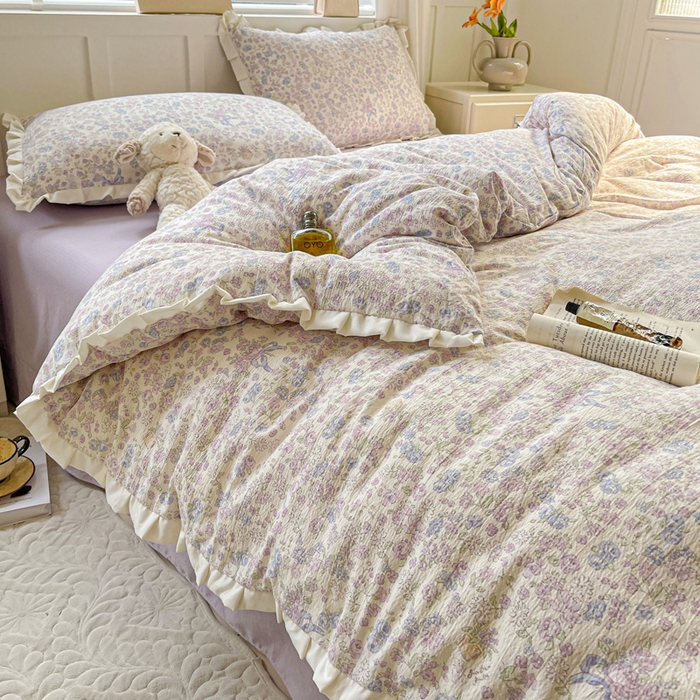 91家纺网 家纺一手货源 找家纺 暖芯优选 2025新款直播热款赫本风花边款针织法式印花吊边床单三件套床笠四件套 拾春