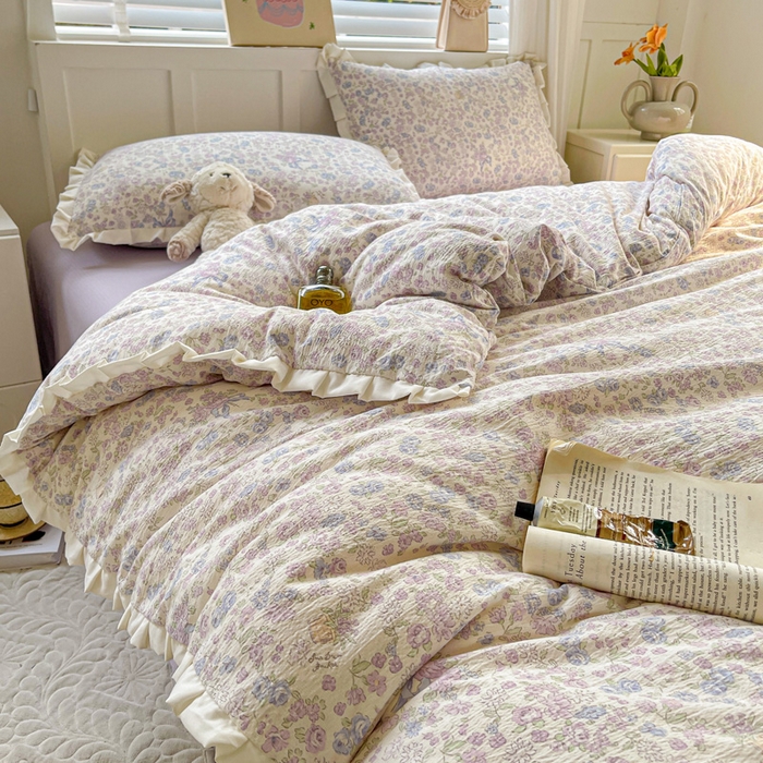 91家纺网 家纺一手货源 找家纺 暖芯优选 2025新款直播热款赫本风花边款针织法式印花吊边床单三件套床笠四件套 拾春