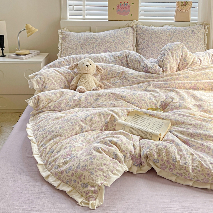 91家纺网 家纺一手货源 找家纺 暖芯优选 2025新款直播热款赫本风花边款针织法式印花吊边床单三件套床笠四件套 拾春