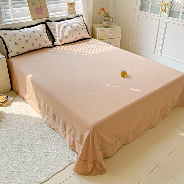 91家纺网 家纺一手货源 找家纺 暖芯优选 2025新款直播热款赫本风花边款针织法式印花吊边床单三件套床笠四件套 舒曼