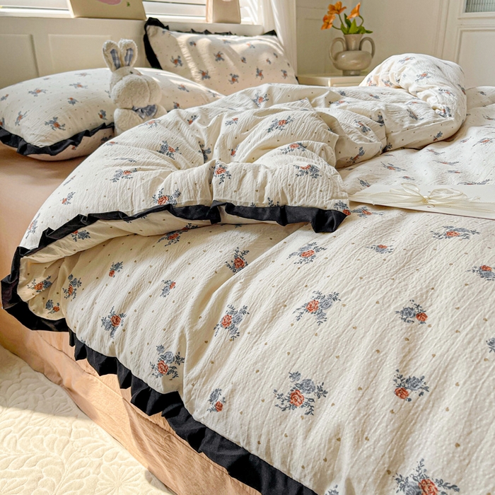 91家纺网 家纺一手货源 找家纺 暖芯优选 2025新款直播热款赫本风花边款针织法式印花吊边床单三件套床笠四件套 舒曼