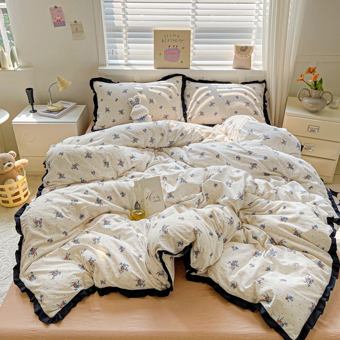 91家纺网 家纺一手货源 找家纺 暖芯优选 2025新款直播热款赫本风花边款针织法式印花吊边床单三件套床笠四件套 舒曼