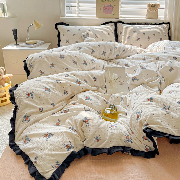 91家纺网 家纺一手货源 找家纺 暖芯优选 2025新款直播热款赫本风花边款针织法式印花吊边床单三件套床笠四件套 舒曼