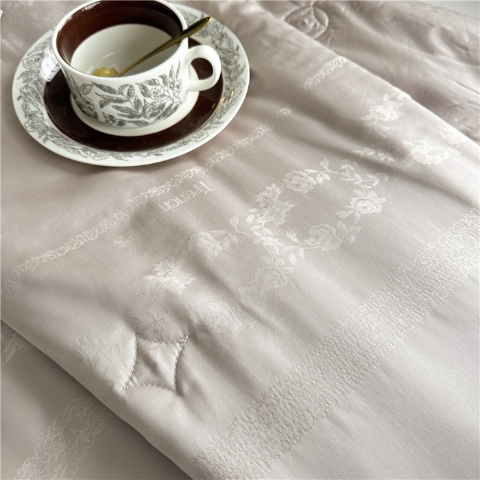 91家纺网 家纺一手货源 找家纺 蜜柚 2025新款维纳斯系列-LF奥地利兰精天丝大提花Naia夏被夏凉被空调被 维纳斯咖