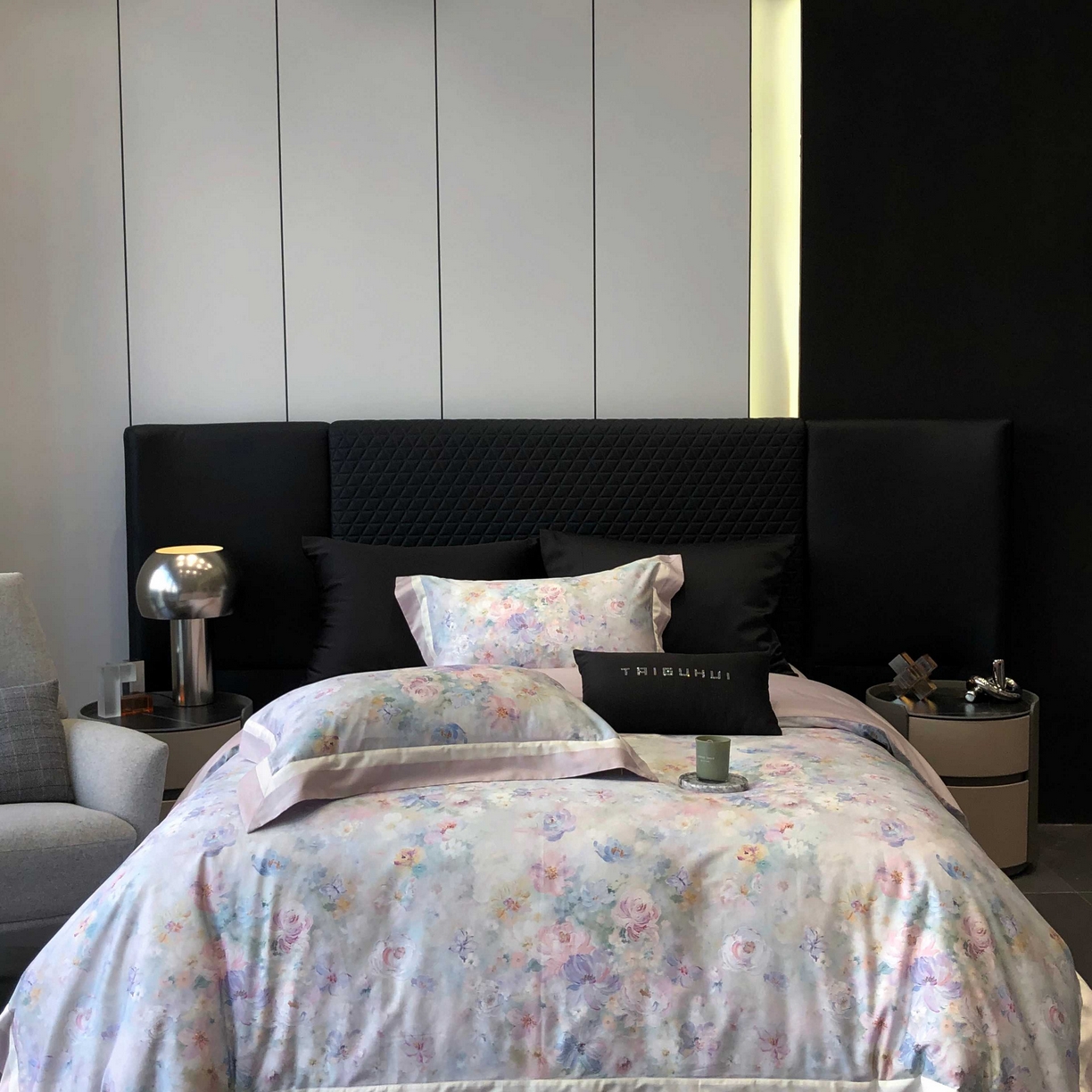 91家纺网 家纺一手货源 找家纺 （总）太古汇家居 2025新款高支高密长绒棉专版数码印花双拼四件套系列-都市新贵【券后不低于378】