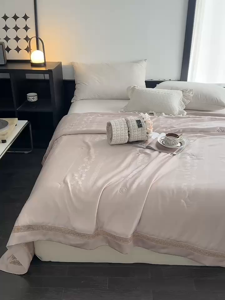 91家纺网 家纺一手货源 找家纺 蜜柚 2025新款维纳斯系列-LF奥地利兰精天丝大提花Naia夏被夏凉被空调被 维纳斯咖