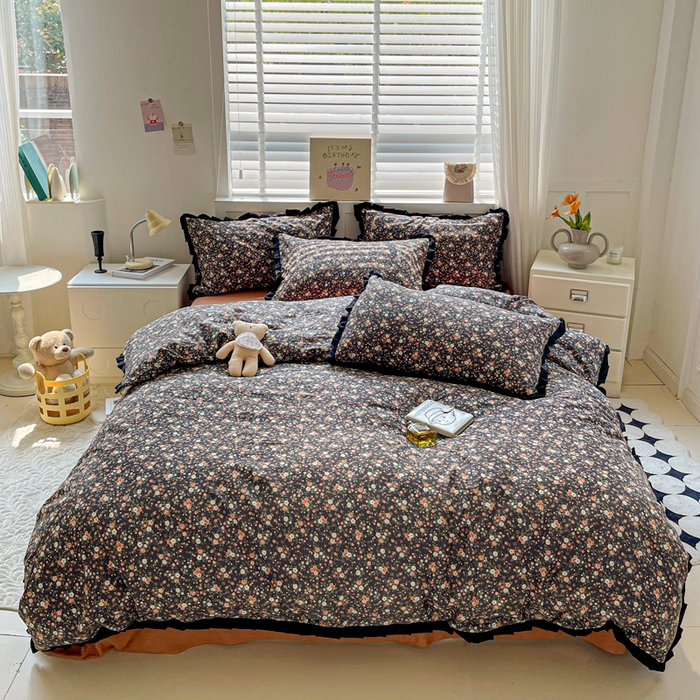 91家纺网 家纺一手货源 找家纺 暖芯优选 2025新款直播热款赫本风花边款针织法式印花吊边床单三件套床笠四件套 晚香玉