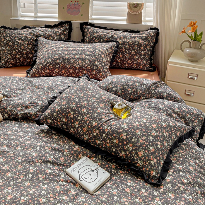 91家纺网 家纺一手货源 找家纺 暖芯优选 2025新款直播热款赫本风花边款针织法式印花吊边床单三件套床笠四件套 晚香玉