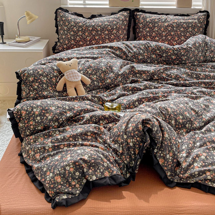 91家纺网 家纺一手货源 找家纺 暖芯优选 2025新款直播热款赫本风花边款针织法式印花吊边床单三件套床笠四件套 晚香玉