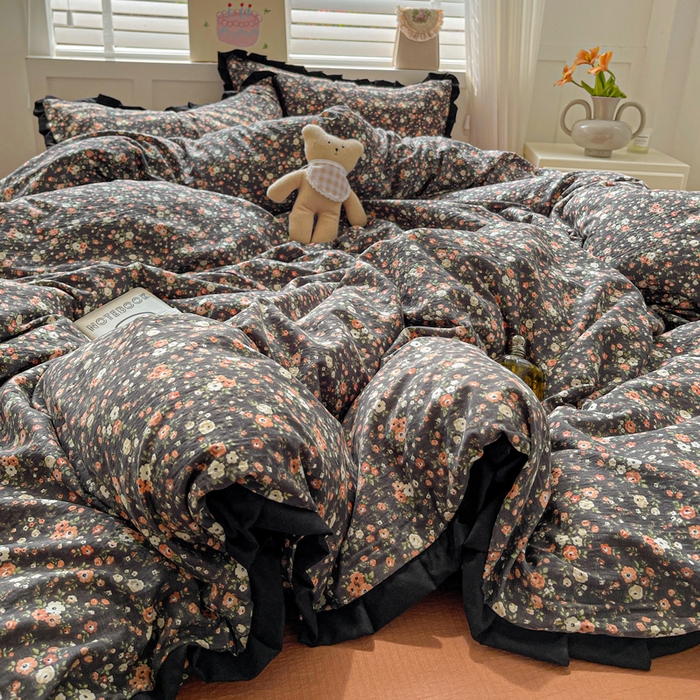 91家纺网 家纺一手货源 找家纺 暖芯优选 2025新款直播热款赫本风花边款针织法式印花吊边床单三件套床笠四件套 晚香玉