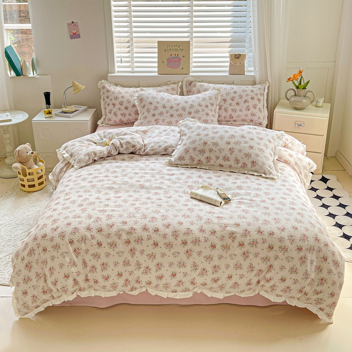 91家纺网 家纺一手货源 找家纺 暖芯优选 2025新款直播热款赫本风花边款针织法式印花吊边床单三件套床笠四件套 寻薇