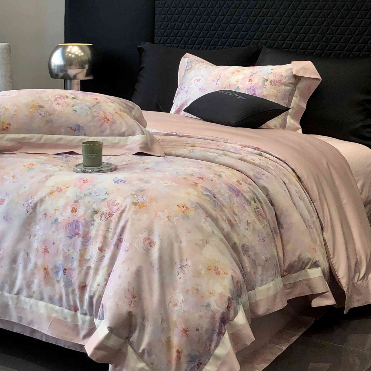 91家纺网 家纺一手货源 找家纺 太古汇家居 2025新款高支高密长绒棉专版数码印花双拼四件套系列-都市新贵【券后不低于378】 生如夏花-玫瑰粉