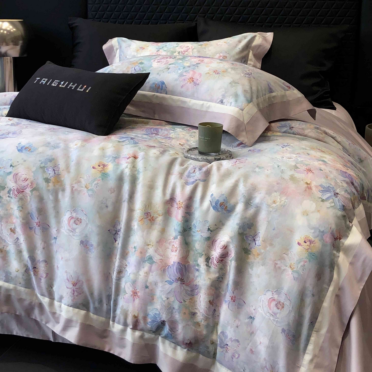 91家纺网 家纺一手货源 找家纺 太古汇家居 2025新款高支高密长绒棉专版数码印花双拼四件套系列-都市新贵【券后不低于378】 生如夏花-香盈紫